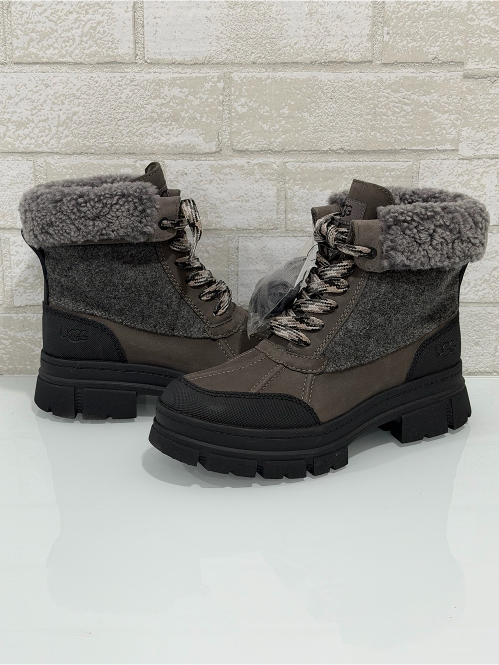 UGG ASHTON ADDIE TIPPED WATERPROOF LEATHER PLATFORM BOOTS IN CHARCOAL - SZ - 6.5